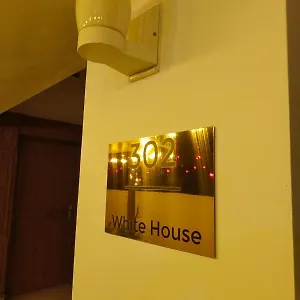  Villa White House